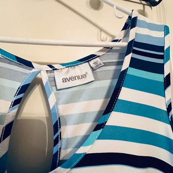 Women’s Avenue Striped Summer Dress - Picture 2 of 6